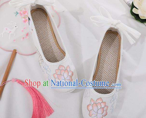 China Traditional Ming Dynasty Embroidered Shoes Ancient Princess White Cloth Shoes