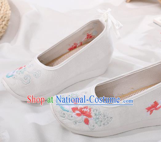 China Handmade Cloth Platform Shoes Traditional Embroidered Lotus White Shoes