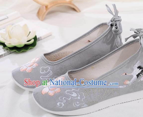 China Traditional Embroidered Grey Cloth Shoes Ancient Ming Dynasty Princess Shoes