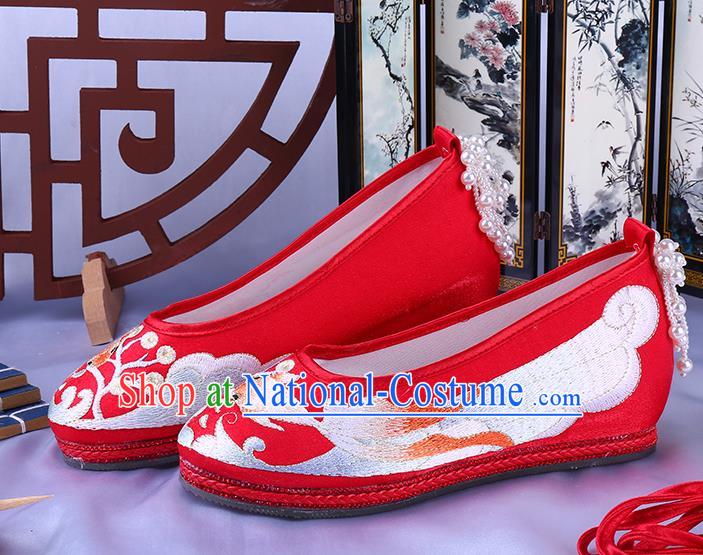 China Traditional Handmade Red Cloth Shoes Classical Wedding Shoes National Embroidery Goldfish Shoes