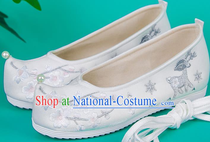 China Traditional Ming Dynasty Hanfu Shoes Ancient Princess Shoes Embroidered White Cloth Shoes