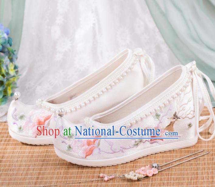 Chinese National Embroidered White Cloth Shoes Traditional Pearls Hanfu Shoes Classical Wedge Heel Shoes