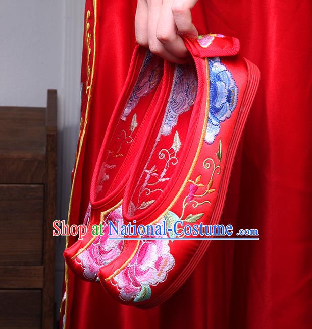 Chinese Traditional Wedding Bride Shoes National Red Cloth Shoes Classical Embroidered Peony Shoes