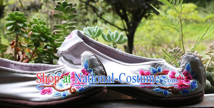 Chinese Embroidered White Satin Shoes Traditional Yi Nationality Shoes National Woman Shoes