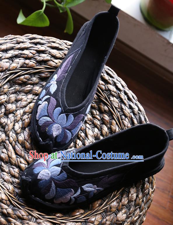 Chinese Yunnan Ethnic Woman Shoes Hand Embroidered Black Cloth Shoes Traditional Folk Dance Shoes