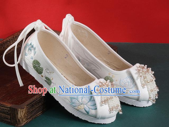 Chinese Classical Dance White Cloth Shoes National Embroidered Lotus Shoes Traditional Beads Tassel Shoes