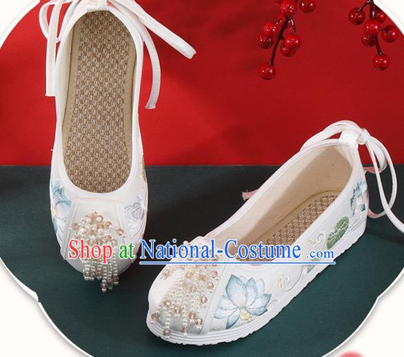 Chinese Classical Dance White Cloth Shoes National Embroidered Lotus Shoes Traditional Beads Tassel Shoes