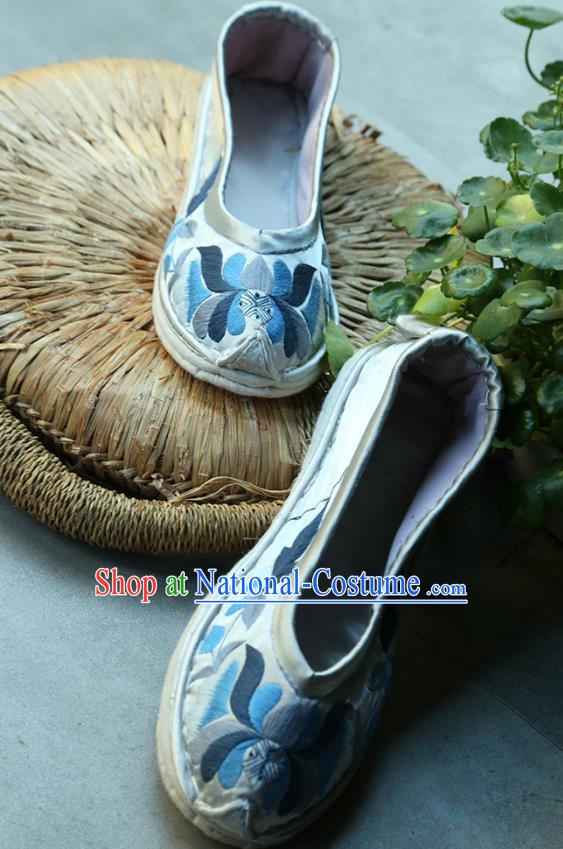 Chinese Traditional Ethnic Dance Shoes Yi Nationality Shoes Handmade Embroidered White Satin Shoes