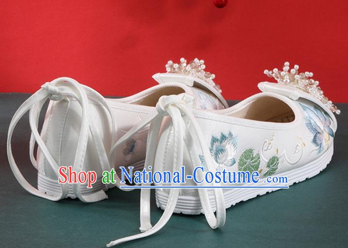 Chinese Classical Dance White Cloth Shoes National Embroidered Lotus Shoes Traditional Beads Tassel Shoes