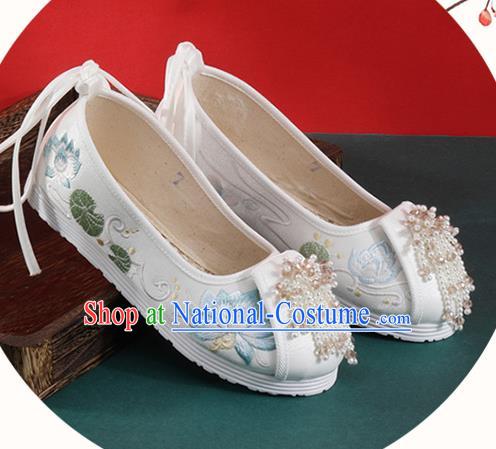 Chinese Classical Dance White Cloth Shoes National Embroidered Lotus Shoes Traditional Beads Tassel Shoes