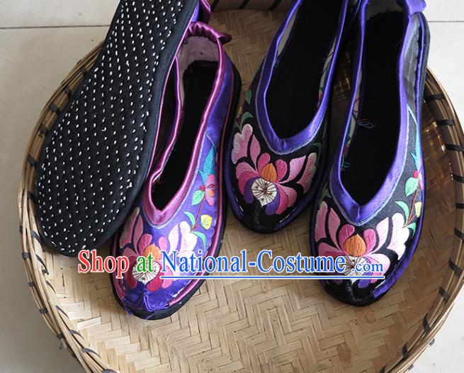 Chinese Traditional National Shoes Yunnan Ethnic Dance Shoes Hand Embroidered Purple Satin Shoes