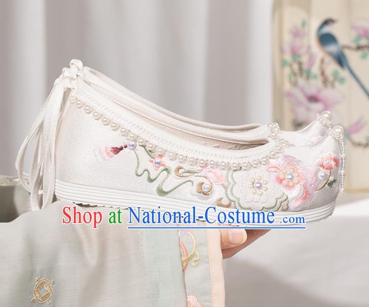 China Ancient Princess Shoes Handmade White Cloth Hanfu Shoes Traditional Ming Dynasty Pearls Shoes