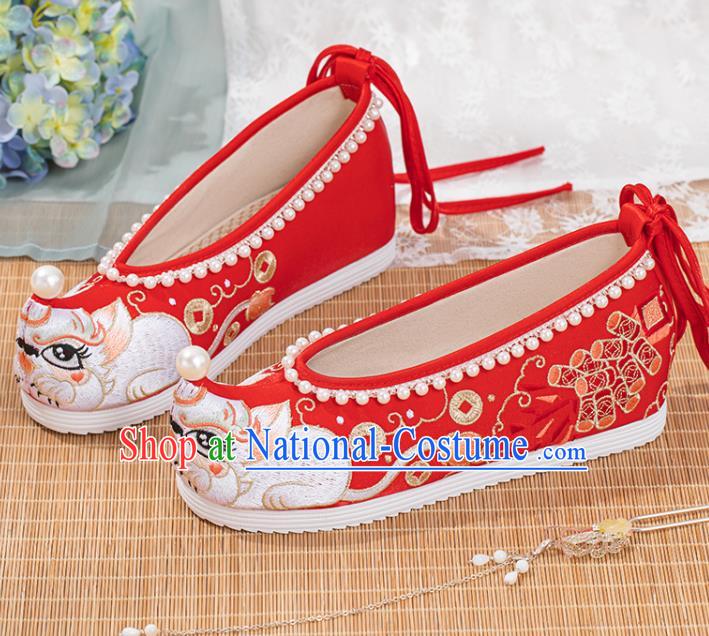 China Wedding Hanfu Embroidery Shoes Traditional Tang Dynasty Red Cloth Shoes Ancient Princess Pearls Shoes