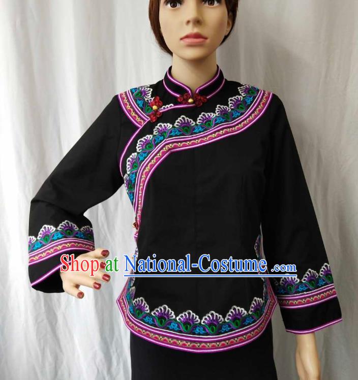 Chinese Guizhou Ethnic Woman Upper Outer Garment Puyi Nationality Blouse Bouyei Minority Embroidered Black Shirt Clothing