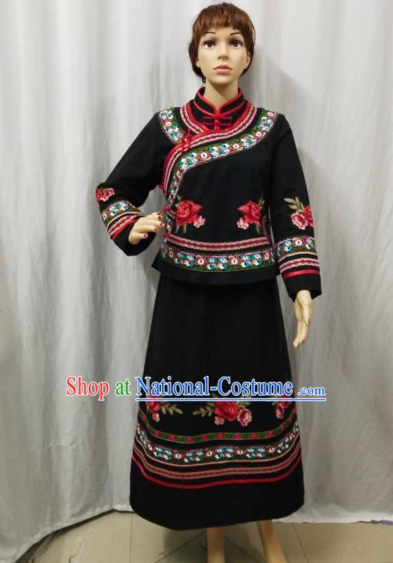 Chinese Bouyei Ethnic Wedding Garment Costumes Traditional Puyi Nationality Bride Embroidered Black Outfits Clothing