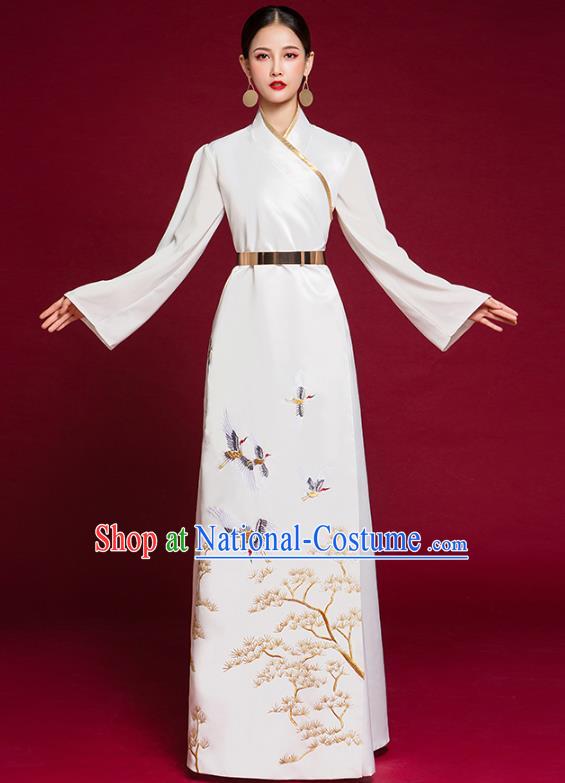 China Catwalks Fashion Clothing Compere Embroidered White Dress Garment Stage Show Full Dress