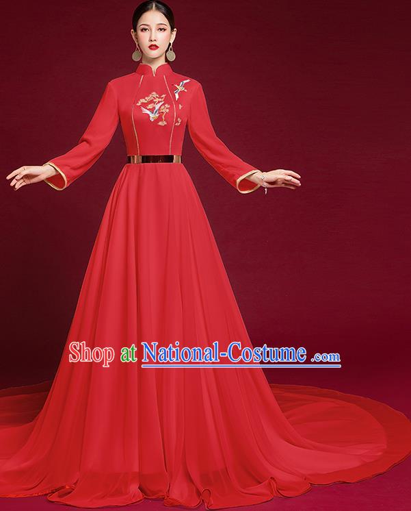 China Trailing Red Veil Full Dress Catwalks Embroidered Dress Garment Compere Cheongsam Stage Show Bride Clothing