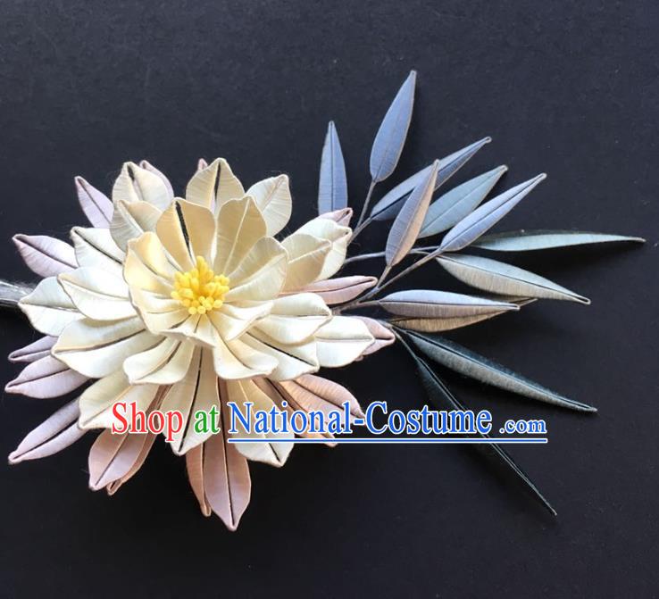 China Handmade Beige Silk Epiphyllum Hairpin Traditional Ming Dynasty Hair Accessories Ancient Young Lady Hair Stick