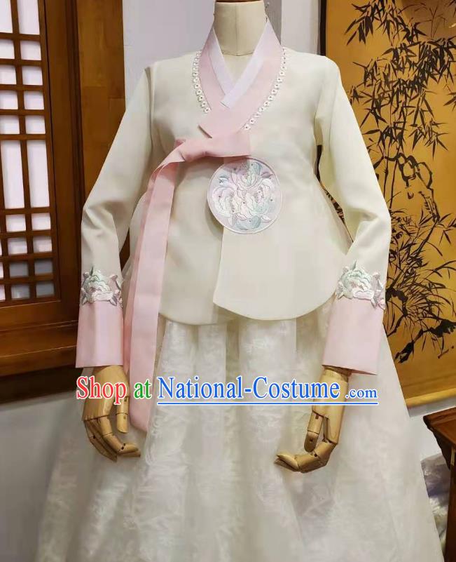 Korean Wedding Hanbok Clothing Bride Embroidered Beige Blouse and Dress Garments Asian Korea Traditional Fashion