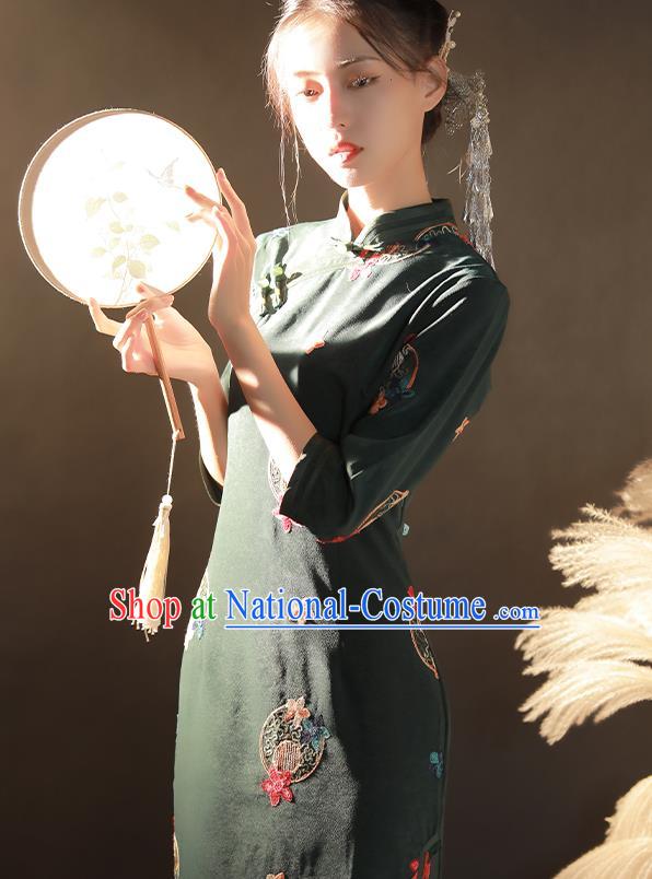 China Traditional Embroidered Atrovirens Velvet Qipao Dress National Young Woman Classical Dance Fan Dance Cheongsam