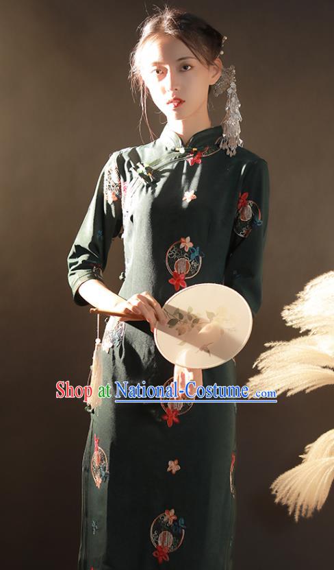 China Traditional Embroidered Atrovirens Velvet Qipao Dress National Young Woman Classical Dance Fan Dance Cheongsam