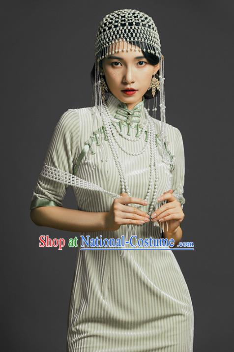 China Classical Stand Collar Cheongsam Traditional Young Lady Light Green Qipao Dress