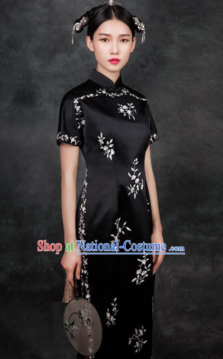 China Classical Dance Black Silk Cheongsam Traditional Minguo Young Lady Embroidered Qipao Dress