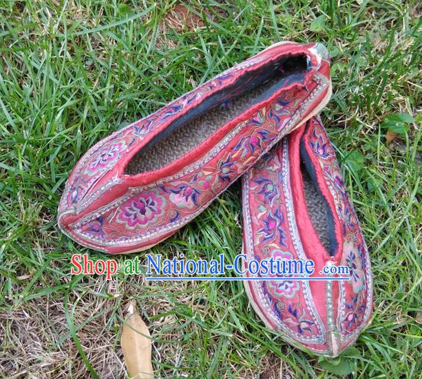 Chinese Traditional Yi Nationality Wedding Shoes Yunnan Ethnic Embroidered Shoes National Red Cloth Shoes