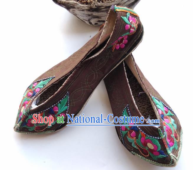 Chinese National Brown Cloth Shoes Handmade Embroidered Shoes Traditional Yi Nationality Strong Cloth Soles Shoes Yunnan Ethnic Shoes