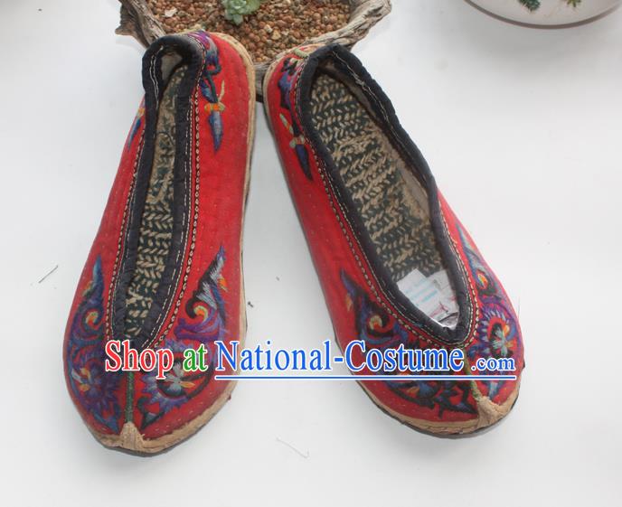 Chinese Traditional Yunnan Yi Nationality Woman Shoes National Strong Cloth Soles Shoes Handmade Red Embroidered Shoes