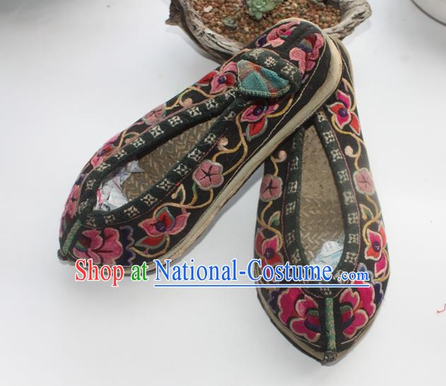 Chinese Handmade Black Embroidered Shoes Traditional Yunnan Yi Nationality Woman Shoes National Strong Cloth Soles Shoes