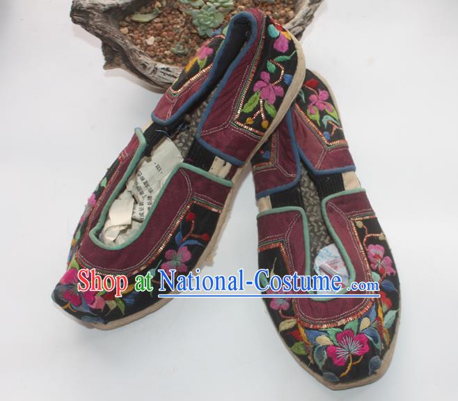 Chinese Handmade Black Embroidered Shoes Traditional Yunnan Nationality Woman Shoes National Strong Cloth Soles Shoes