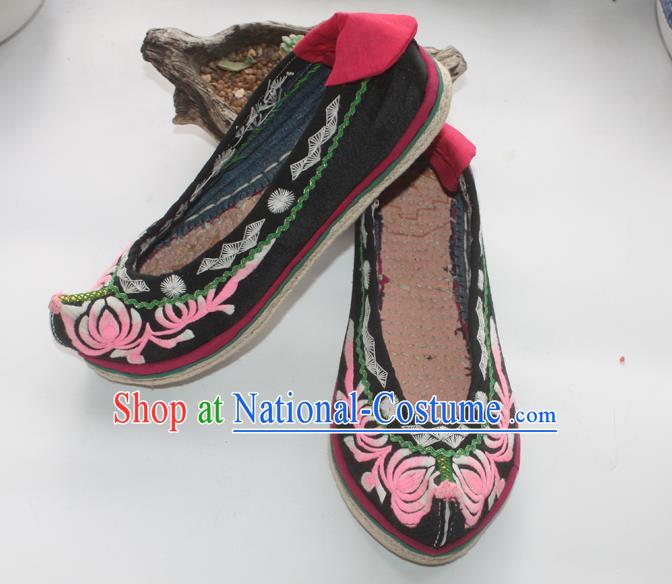 Chinese National Strong Cloth Soles Shoes Handmade Black Embroidered Shoes Traditional Yunnan Nationality Woman Shoes