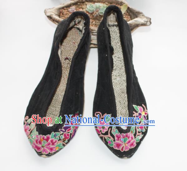 Chinese Traditional Yi Nationality Shoes National Strong Cloth Soles Shoes Ethnic Dance Shoes Handmade Black Embroidered Shoes