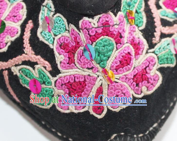 Chinese Traditional Yi Nationality Shoes National Strong Cloth Soles Shoes Ethnic Dance Shoes Handmade Black Embroidered Shoes