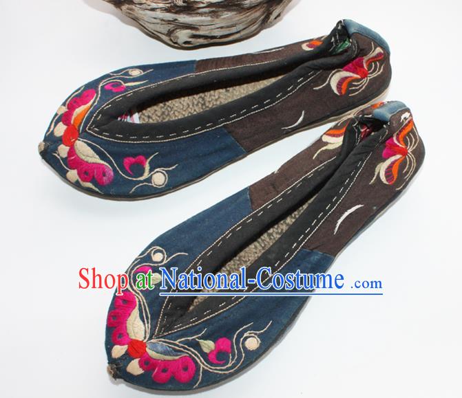 Chinese Handmade Navy Embroidered Butterfly Shoes Traditional Yi Nationality Shoes National Strong Cloth Soles Shoes Ethnic Woman Shoes