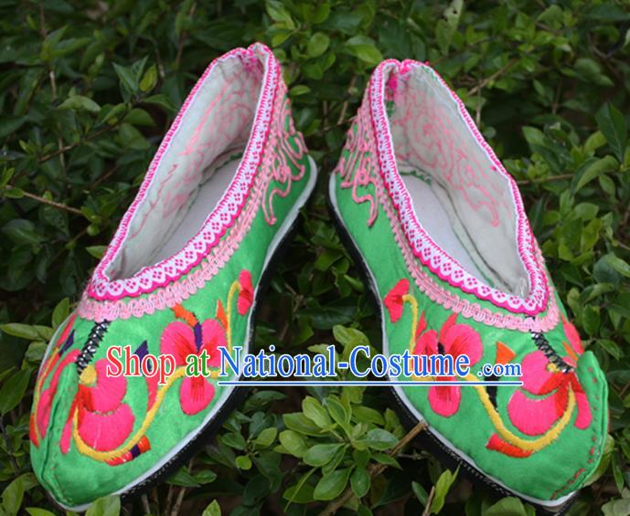 Chinese Traditional Yi Nationality Shoes National Green Embroidered Shoes Handmade Strong Cloth Soles Shoes Ethnic Woman Shoes