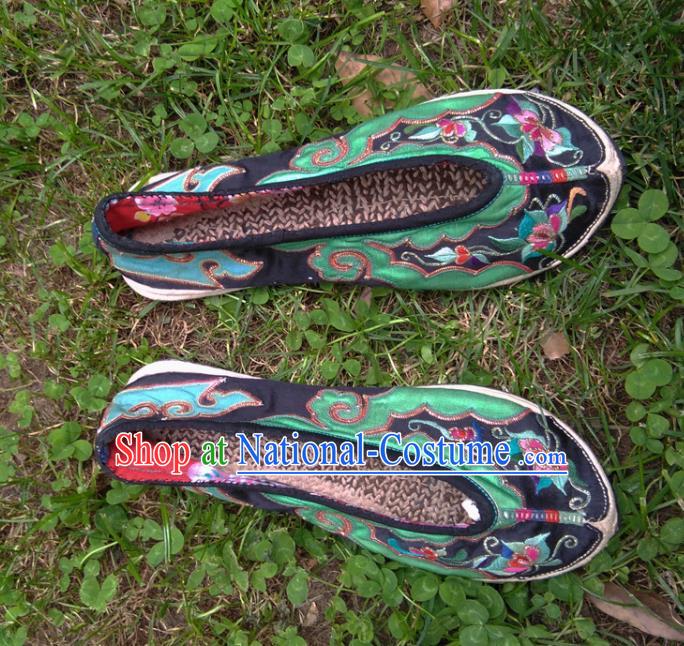 Chinese Traditional Yi Nationality Dance Shoes Yunnan Ethnic Female Shoes National Embroidered Black Shoes