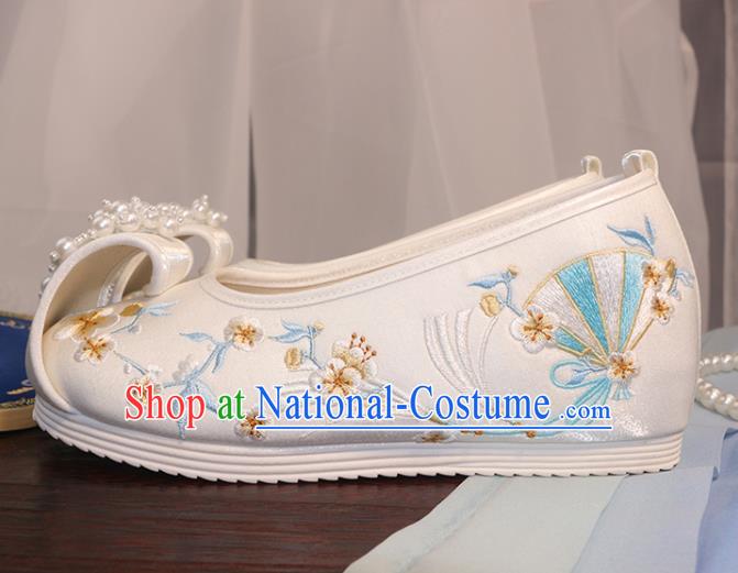 Chinese Ancient Princess Shoes Ming Dynasty White Embroidered Shoes Pearls Tassel Shoes Traditional Hanfu Shoes