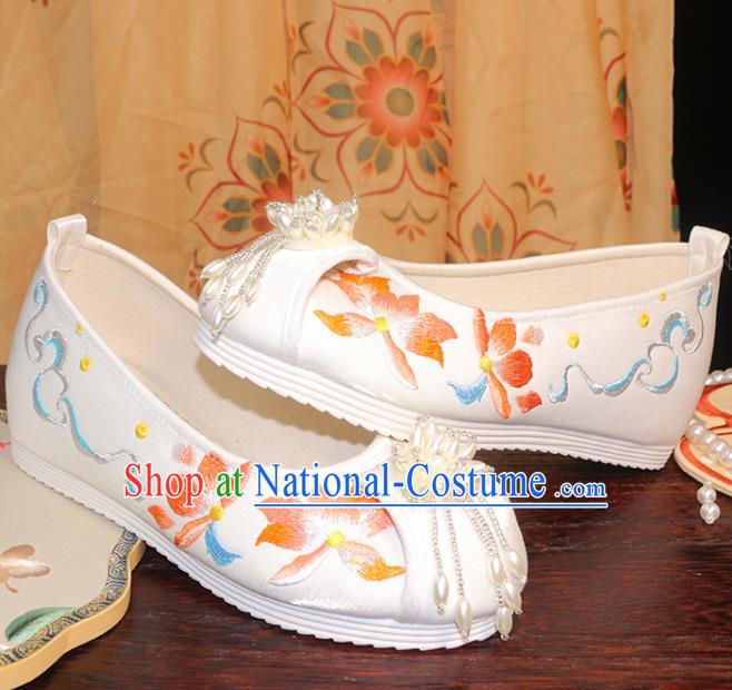 Chinese Traditional Ming Dynasty Hanfu Shoes Ancient Princess Shoes Embroidered Lotus Shoes White Cloth Shoes