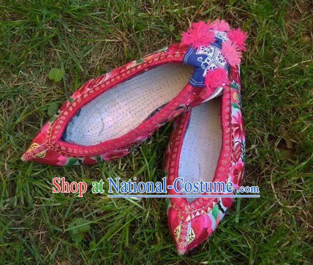 Chinese Yunnan Ethnic Embroidered Shoes National Rosy Cloth Shoes Traditional Dance Shoes Bride Shoes