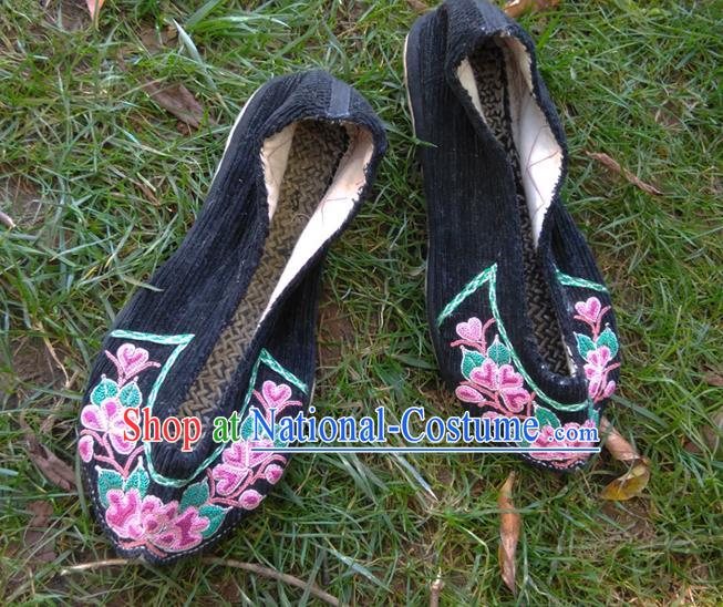 Chinese Traditional Folk Dance Shoes Yunnan Ethnic Embroidered Shoes National Black Cloth Shoes