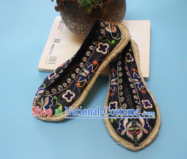 Chinese Handmade Strong Cloth Soles Shoes Folk Dance Shoes Traditional Yi Nationality Embroidered Black Shoes