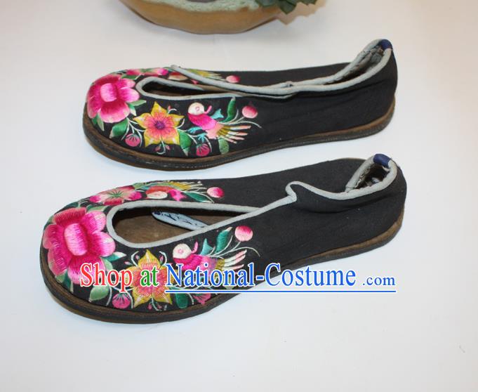 Chinese Handmade Bai Nationality Woman Shoes Folk Dance Shoes Traditional Black Embroidered Shoes