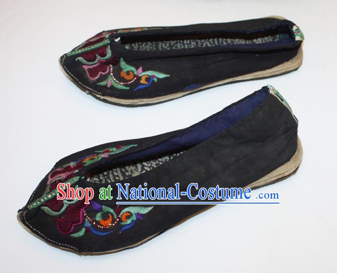 Chinese Folk Dance Black Cloth Shoes Traditional Embroidered Shoes Handmade Yi Nationality Woman Shoes