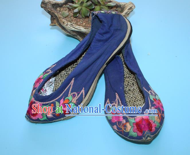 Chinese Yunnan Folk Dance Shoes Traditional Ethnic Blue Embroidered Shoes Handmade Yi Nationality Woman Shoes