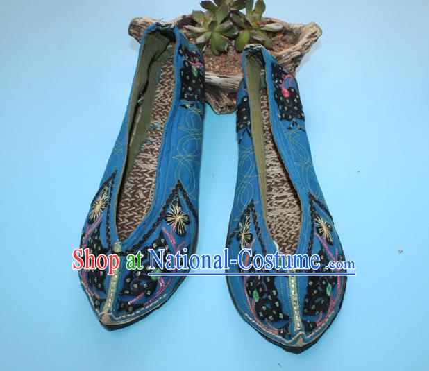 Chinese Yunnan Woman Blue Cloth Shoes Traditional Ethnic Embroidered Shoes Handmade Yi Nationality Shoes