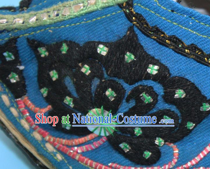 Chinese Yunnan Woman Blue Cloth Shoes Traditional Ethnic Embroidered Shoes Handmade Yi Nationality Shoes