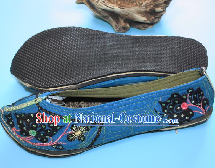 Chinese Yunnan Woman Blue Cloth Shoes Traditional Ethnic Embroidered Shoes Handmade Yi Nationality Shoes