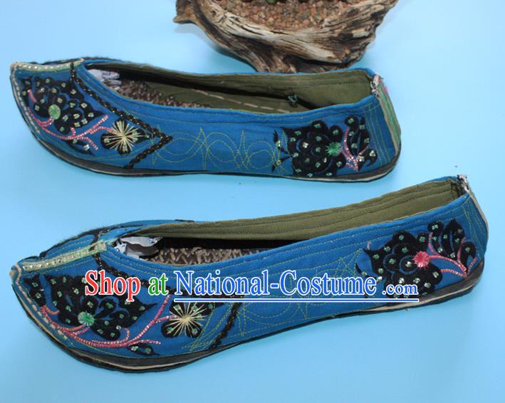 Chinese Yunnan Woman Blue Cloth Shoes Traditional Ethnic Embroidered Shoes Handmade Yi Nationality Shoes